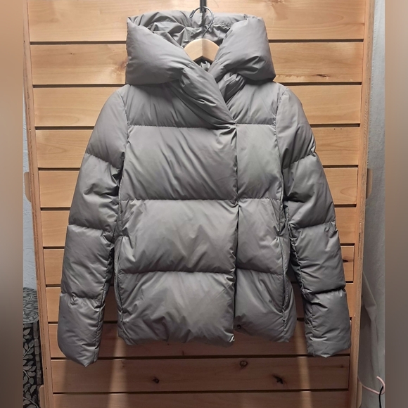 Babaton Duvet Puffer Jacket Size 2XS - Picture 2 of 5